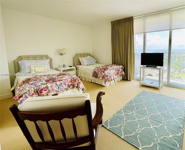 APT-17B - 881 Ocean Dr, Condo with 2 bedrooms, 2 bathrooms and null parking in Key Biscayne FL | Image 6