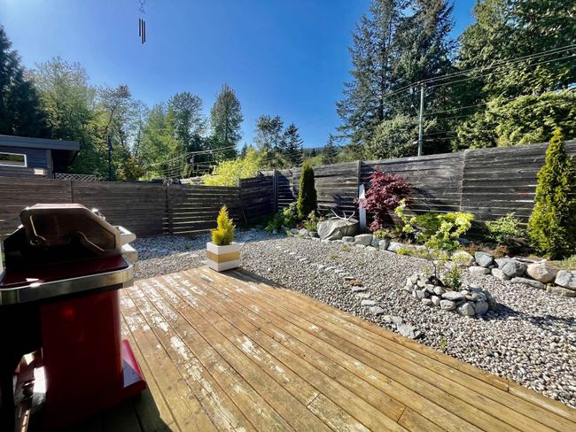 890 Trower Lane, Home with 2 bedrooms, 1 bathrooms and 2 parking in Gibsons BC | Image 3