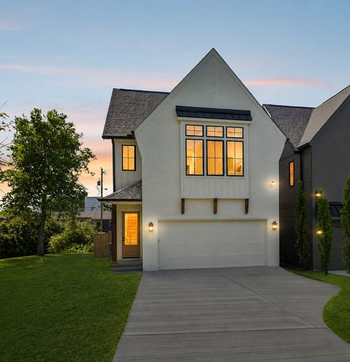 a-832A Neartop Dr, Nashville, TN, 37205-1335 | Card Image
