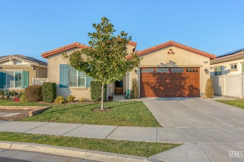 10010 Besancon Way, Bakersfield, CA, 93306-7578 | Card Image