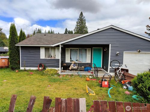 203 Saint Helens Way, Winlock, WA, 98596-9775 | Card Image