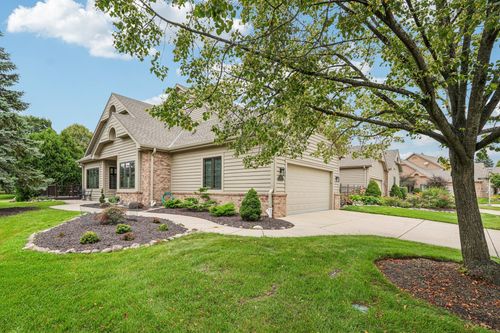 8517 S Country Club Dr, Franklin, WI, 53132-2710 | Card Image