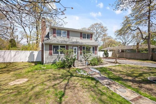 41 Babylon St, Mastic, NY, 11950-4319 | Card Image