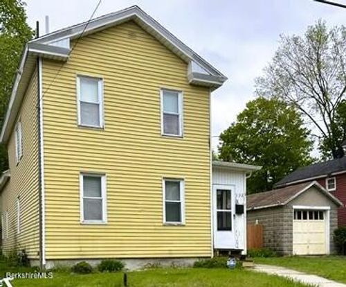 132 Daniels Ave, Pittsfield, MA, 01201-3248 | Card Image