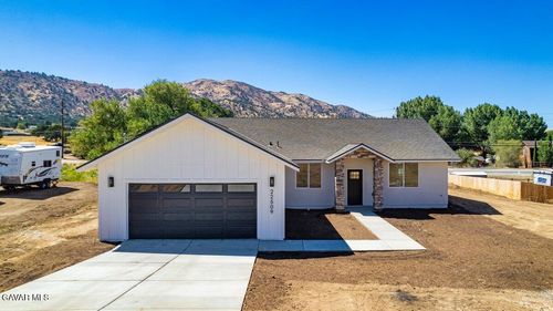 22509 Mccarthy Dr, Tehachapi, CA, 93561-8001 | Card Image