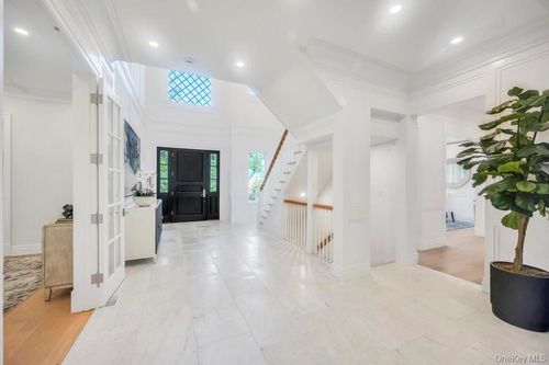 112 Chapel Rd, Manhasset, NY, 11030-3634 | Card Image