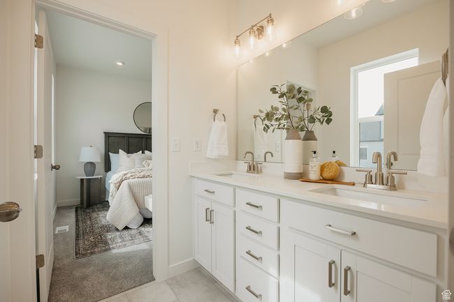 Primary Bathroom | Image 12