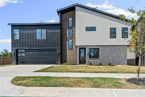 2701 W Bonnie Ln, Rogers, AR, 72758 | Card Image