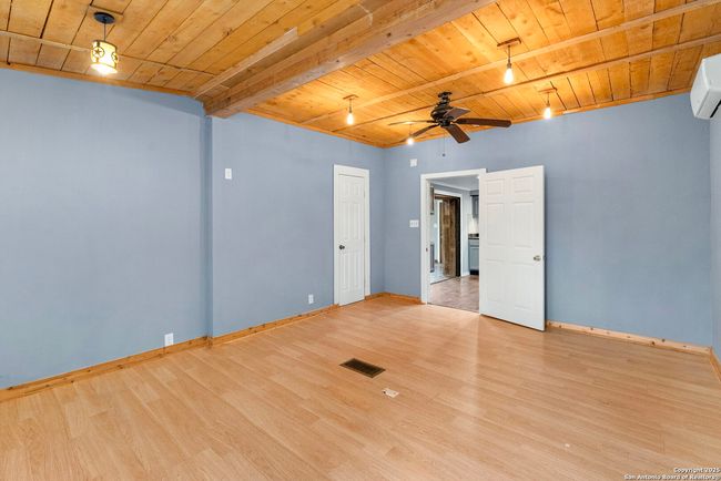 1413 Alamo Beach Rd, House other with 2 bedrooms, 2 bathrooms and null parking in Pipe Creek TX | Image 10