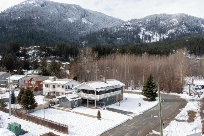 7474 Prospect Street, House other with 5 bedrooms, 2 bathrooms and 5 parking in Pemberton BC | Image 27