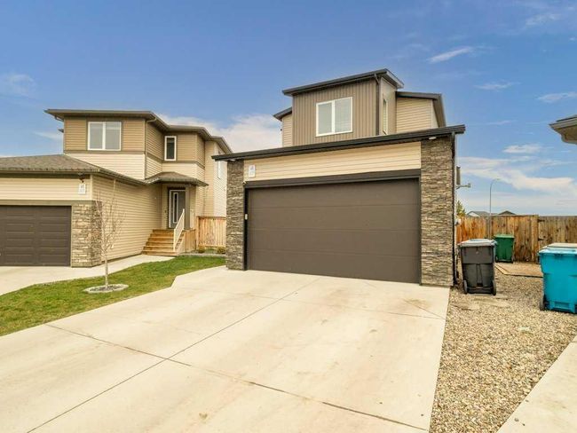 619 Mount Sundance Bay W, Home with 3 bedrooms, 3 bathrooms and 4 parking in Lethbridge AB | Image 2