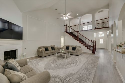 202 Forestridge Dr, Mansfield, TX, 76063-8805 | Card Image