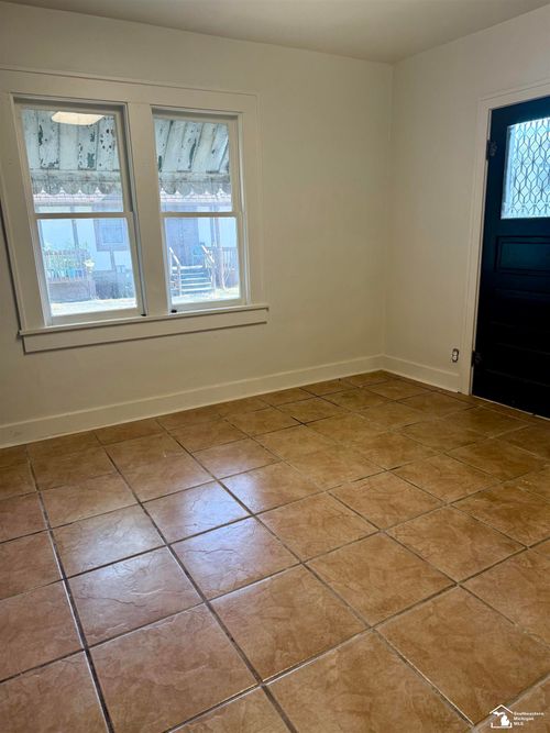 812 Bacon St, Monroe, MI, 48161-1529 | Card Image