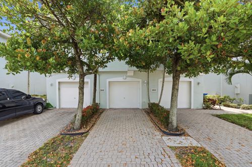 3068 Laurel Ridge Cir, Riviera Beach, FL, 33404-1837 | Card Image