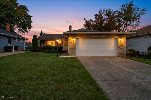 15809 Dunbury Dr, Maple Heights, OH, 44137-4505 | Card Image