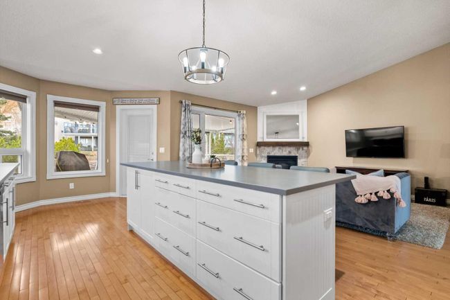 755 Hawkside Mews Nw, Home with 4 bedrooms, 3 bathrooms and 4 parking in Calgary AB | Image 14