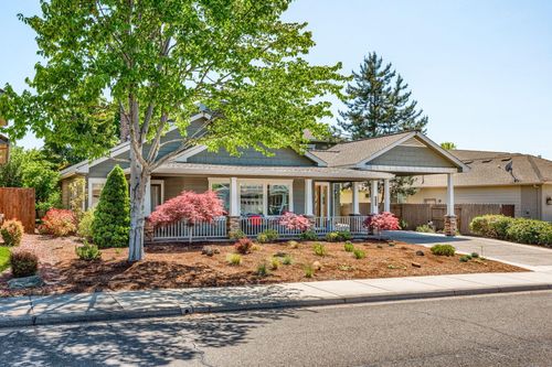 210 Bellerive Dr, Eagle Point, OR, 97524-9733 | Card Image