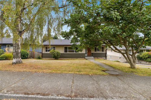 1277 Revercomb Pl, Victoria, BC, V8V3G5 | Card Image
