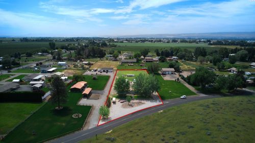 73 W Sunset Dr, Burbank, WA, 99323-9692 | Card Image