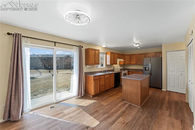272 Ellers Grv, Condo with 3 bedrooms, 2 bathrooms and 1 parking in Colorado Springs CO | Image 9