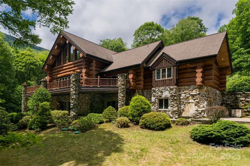 303 Flying Hawk Trl, Waynesville, NC, 28786-6181 | Card Image