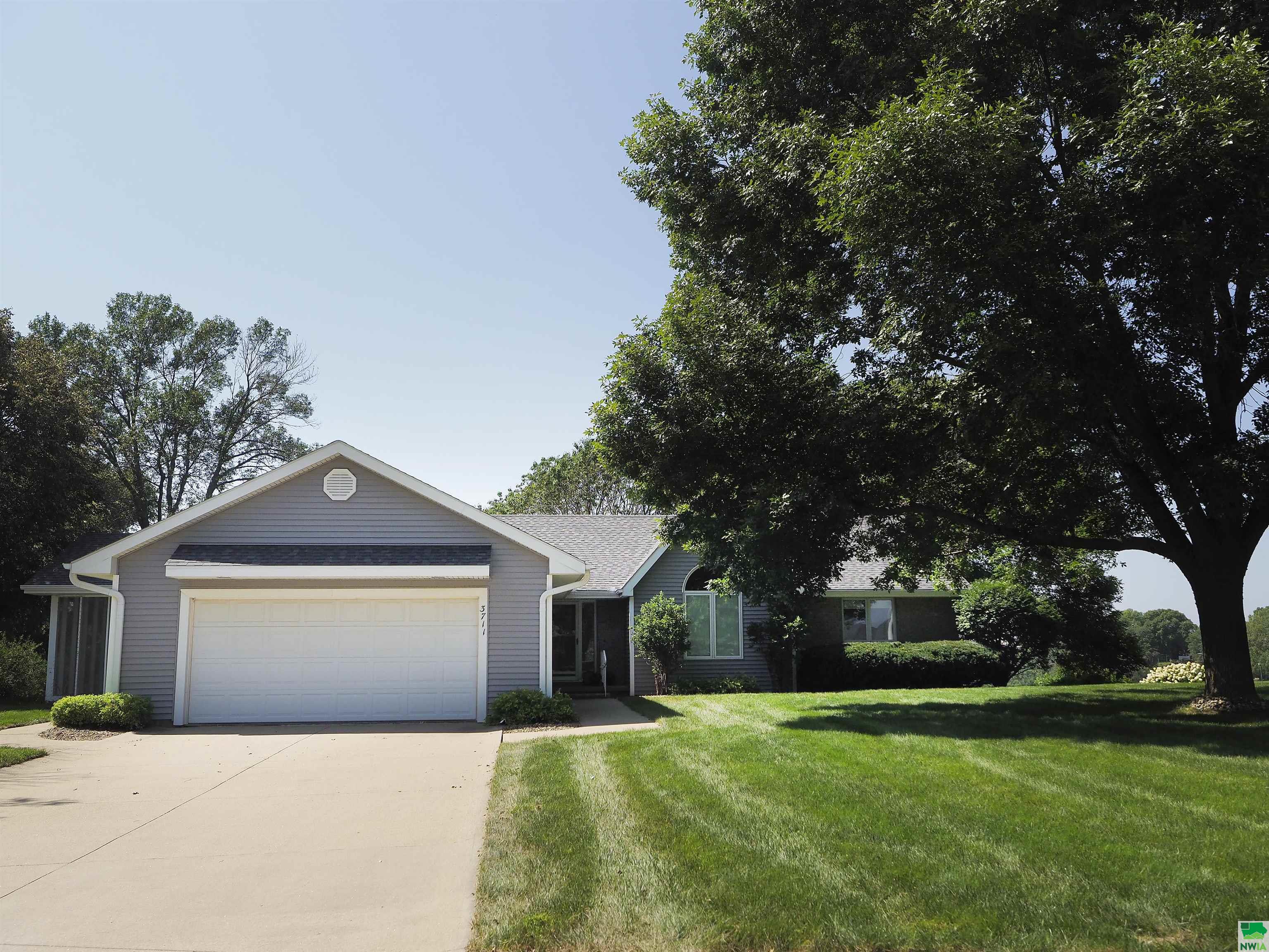 Woodbine Rd, Sioux City, IA 51106