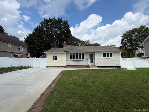 3 Grand Haven Dr, Commack, NY, 11725-3113 | Card Image
