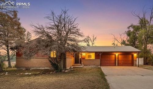 11 Macnaughton Rd, Pueblo, CO, 81001-1762 | Card Image