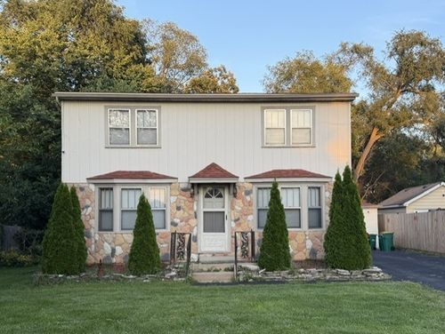 19 Arlington Ln, Fox Lake, IL, 60020-1701 | Card Image