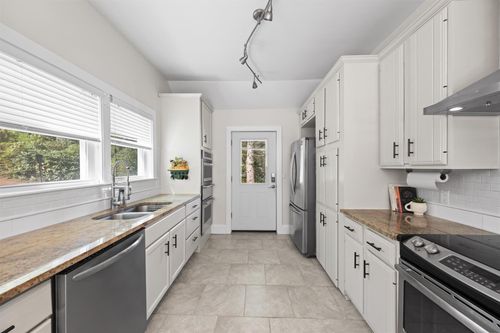 162 Lake Dr, Lake Peekskill, NY, 10537-1312 | Card Image