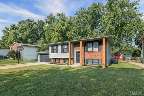 433 Anita Dr, Fairview Heights, IL, 62208-3641 | Card Image
