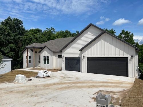 1975 Collins Dr, Pea Ridge, AR, 72751-3743 | Card Image