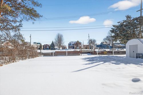 47816 Jefferson Ave, Chesterfield, MI, 48047-2229 | Card Image