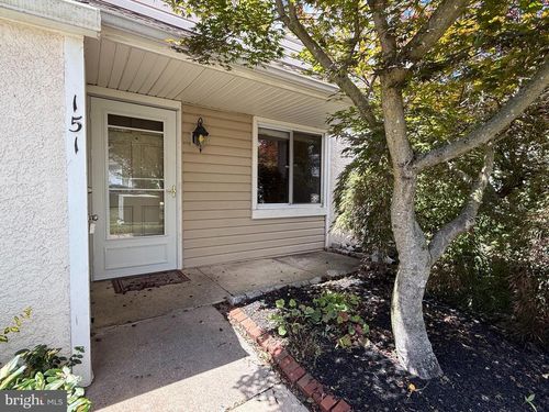 131-151 Roskeen Ct, PHOENIXVILLE, PA, 19460-4083 | Card Image