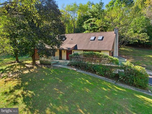 2 Carriage Ln, CHESTER SPRINGS, PA, 19425-3709 | Card Image