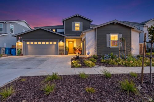 425 Royal National Rd, Vacaville, CA, 95687-8039 | Card Image