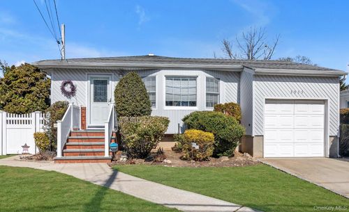 3933 Fulton Ave, Seaford, NY, 11783-2313 | Card Image