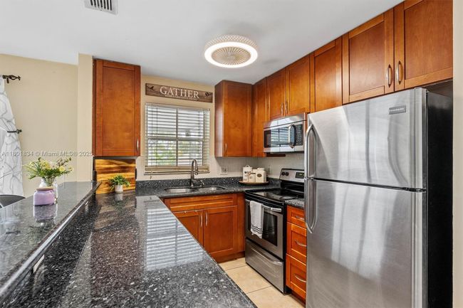 6800 Bayfront Cir, House other with 3 bedrooms, 3 bathrooms and null parking in Margate FL | Image 10