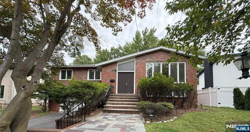 55 E Bayview Ave, Englewood Cliffs, NJ, 07632-2401 | Card Image