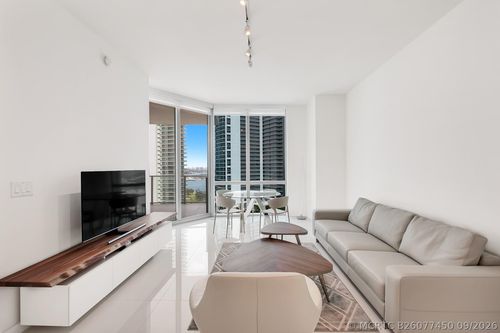 2005-851 Ne 1st Ave, Miami, FL, 33132-1843 | Card Image
