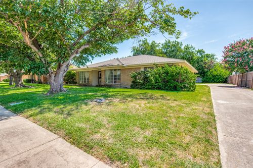 10512 Royal Chapel Dr, Dallas, TX, 75229-5041 | Card Image