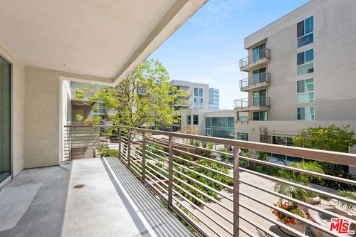 211-267 S San Pedro St, Los Angeles, CA, 90012-3876 | Card Image