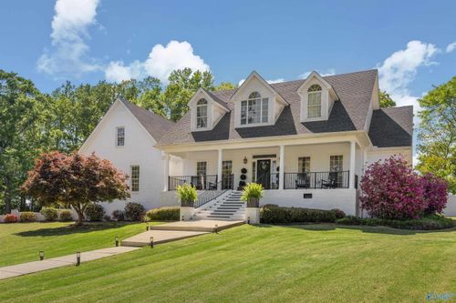 307 Lee Ave Nw, Hartselle, AL, 35640-7797 | Card Image