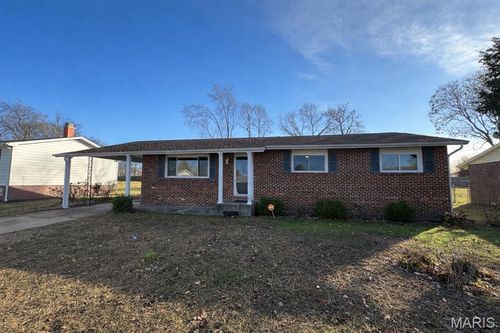 917 Cambridge Dr, Sikeston, MO, 63801-5704 | Card Image