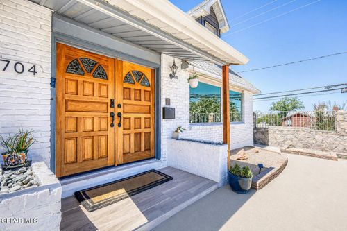 704 Mckelligon Dr, El Paso, TX, 79902-2006 | Card Image