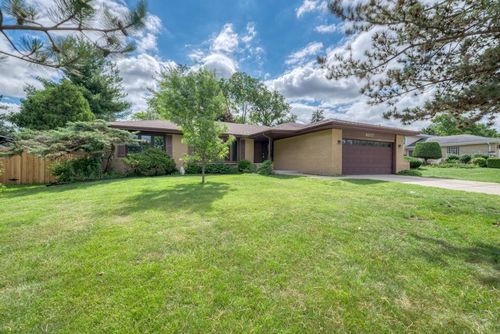 8017 Sawyer Rd, Darien, IL, 60561-5226 | Card Image