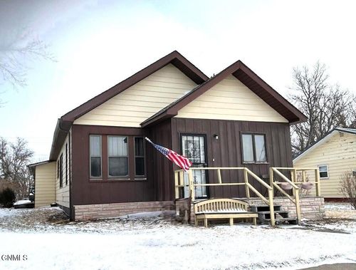 301 Main St, Wing, ND, 58494-4002 | Card Image