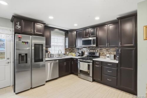 209 Summit Dr, New Windsor, NY, 12553-6441 | Card Image