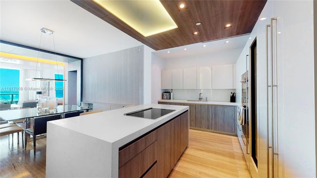 APT-405 - 6799 Collins Ave, Condo with 3 bedrooms, 3 bathrooms and null parking in Miami Beach FL | Image 5