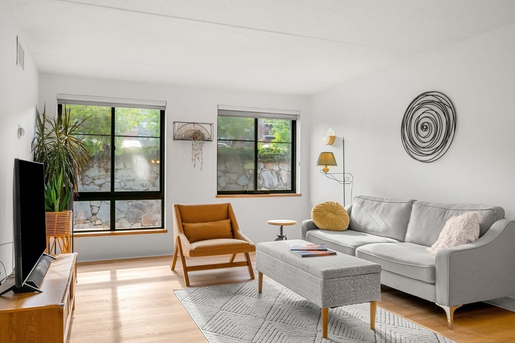 211 100 Ledgewood Drive, For Rent in Stoneham Zoocasa